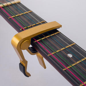 Accesorios de guitarra coloridos Capo de guitarra de aleación de aluminio acústico para guitarra bajo <span class=keywords><strong>ukelele</strong></span> - Product Image 3