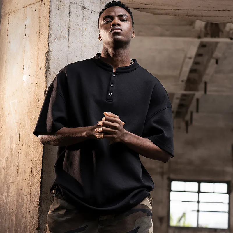 Aangepaste Groothandel Zwarte Mannen Oversized Hip-Hop Stand Kraag 3 Knoppen Mannen Polo T-shirt