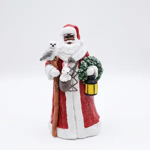 Venta al por mayor estatua de Navidad ornamento personalizado resina artesanía negro piel rojo Santa Claus figuras de mesa figuritas Decoración