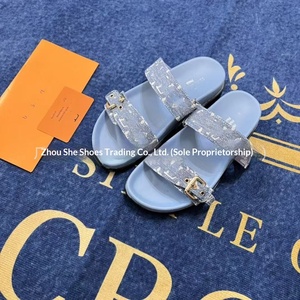 Sandalias Planas de Alta Calidad Marca L, Estilo Slip-on, con Parte Superior de Cuero Genuino y Fibra Superfina, Suela de Goma con Monograma Vintage y Detalles Metálicos - Product Image 5