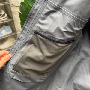 Özel Tasarım 20000mm Su Geçirmez Rüzgarlık Ceket Kapüşonlu Hafif Su Geçirmez Fermuarlı Ceket Hafif Su Geçirmez Yürüyüş Ceketi - Product Image 3