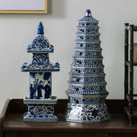 Sculpture de pagode en céramique de porcelaine bleue et blanche antique de Jingdezhen, design Feng Shui émaillé, style ange, décoration d'intérieur