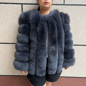 Cappotto Invernale Lungo in Vera <span class=keywords><strong>Pelliccia</strong></span> di Volpe Grigio Scuro per Donna, Antivento, Modello Verticale - Product Image 2