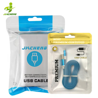 Pochette Ziplock plate à 3 joints latéraux imprimée personnalisée Sac d'emballage en plastique au détail avec câble de chargeur Usb pour téléphone portable et fenêtre transparente