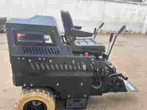 Décapant de sol à batterie 12V pour un décapage efficace du PVC et des revêtements, longue durée de fonctionnement - Product Image 6