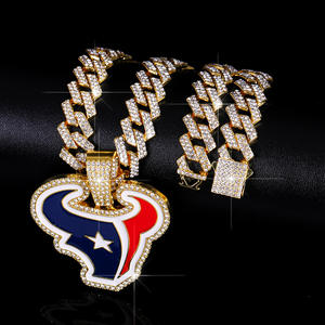 จี้สร้อยคอรูปหัวกระทิงสัตว์ทำจากโลหะผสมสังกะสีแบบใหม่เคลือบสีแดงน้ำเงินประดับคริสตัลชุบทองคำสีทองสำหรับทีมฟุตบอล NFL - Product Image 3