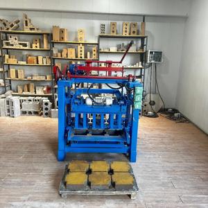 Macchina per la Produzione di Mattoni 4-35 ad Alta Adattabilità alle Materie Prime, Molto Richiesta nelle Palau, Macchina per Blocchi di Cemento - Product Image 1