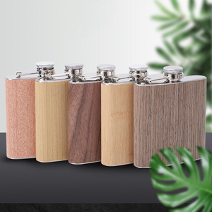 Gourde isotherme en acier inoxydable <span class=keywords><strong>de</strong></span> 6 oz avec couvercle imitation bois, gourde portable anti-fuite pour whisky et vodka, gourde personnalisable avec logo, idéale comme cadeau - Product Image 3