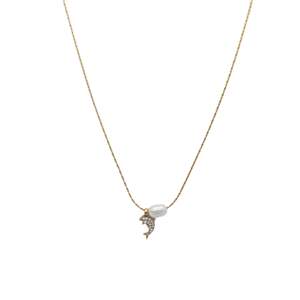 สร้อยคอจี้แฟชั่น สแตนเลส 316L ชุบทอง PVD ทนทาน ประดับมุกและจี้รูปปลา - Product Image 1