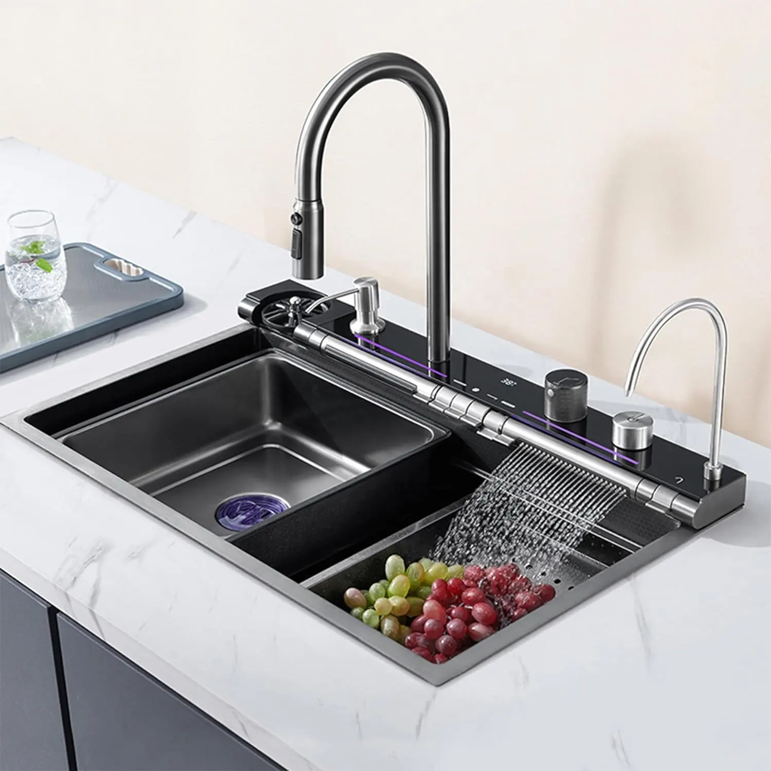 Intelligente e moderno lavello da cucina a cascata di lusso con lavandino in acciaio inox con rubinetto estraibile e accessori