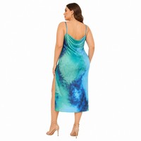 Robe midi grande taille en satin extensible 200 GSM avec imprimé aquarelle, col bénitier et fente latérale, collection Resort OEM 1X-5X