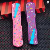 Couteau de poche à double action 9000, manche en alliage de zinc rose avec motif de beignets colorés, lame recouverte de Cerakote bleu, outil de coupe EDC