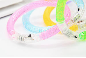Pulsera de burbujas unisex multicolor luminosa con flash LED, juguete iluminado para conciertos y fiestas - Product Image 4