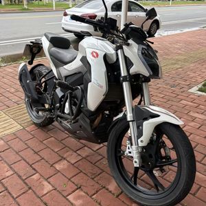 Benelli Xiao Xunlong 150 : Moteur EFI 3-temps 11,3 kW, motos et motocyclettes d'<span class=keywords><strong>occasion</strong></span> - Product Image 4