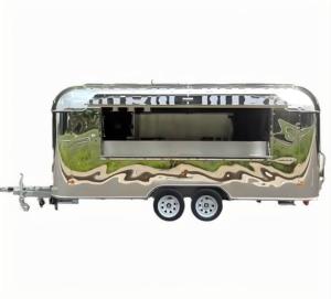 Carrito de Sándwiches Cubanos con Pan Prensado y Carne de Cerdo Mojo, Jamón y Queso Suizo con Encurtidos, Fusión Miami-Havana - Product Image 3