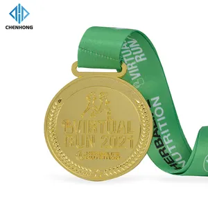Pabrik desain gratis profesional disesuaikan medali penghargaan logam campuran seng logam perak olahraga lari medali maraton dengan lanyard