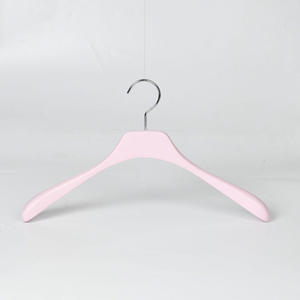 Magnifique cintre en velours rose personnalisé unisexe, cintre floqué en plastique avec logo doré exquis sur mesure - Product Image 5