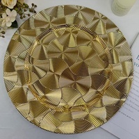 Assiette de table décorative ronde géométrique texturée dorée de luxe léger pour mariage et fête