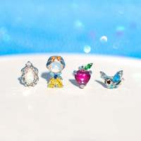 ZUOLA - Juego de Aretes Pequeños de Latón con Baño de Oro de 18K, Diseño de Personajes de Cuentos de Hadas Blancanieves, con Microincrustaciones de Circonita, Estilo Dibujos Animados
