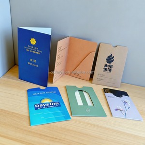 Étui de protection pour cartes de visite, cartes VIP et cartes de crédit en carton noir avec logo personnalisé en relief et marquage à chaud - Product Image 2