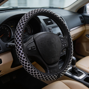 Capa de Volante Inspirada em Escamas de Peixe com Strass, Acessório Decorativo Universal para Carro, Antiderrapante - Product Image 6