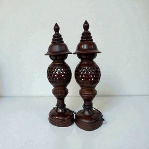 Paire de lanternes d'autel en bois en forme de nid d'abeille, faites à la main, supports de bougies en bois et pots, prix négociable - Product Image 4