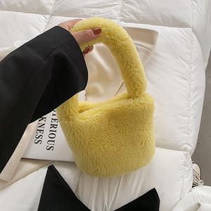 Qetesh 겨울 귀여운 데일리 파우치 플러시 가방 플러시 인조 모피 버킷 핸드백 여자를위한 세련된 미니 사용자 정의 로고 핸드백 - Product Image 4