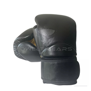 Venta directa de fábrica Guantes de boxeo de cuero PU de 8oz Tamaños disponibles Diseño con correa para Artes Marciales Servicio OEM ofrecido - Product Image 1