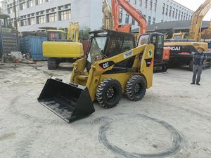 Mini-chargeuse sur pneus CAT226B, cabine complète, pneus résistants à l'usure, grappin/souffleuse à neige en option, machines agricoles municipales. - Product Image 3