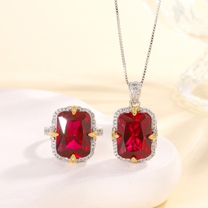 Collier Vintage Éco-responsable en Cuivre Plaqué Or avec Zircon Cubique Rouge 12x16mm Sertissage Griffe pour Mariage et Fête - Product Image 1