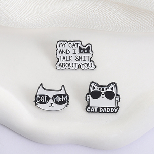 Cool Gafas de sol Black Cat Mom Daddy Esmalte Pins My Cat and I Talk Shit About You Broches Solapa Insignia Joyería Regalos para amigos - Product Image 3
