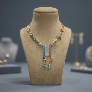Collier pendentif artisanal Sstringz Aqua Blue & Peach avec perles Miyuki, éclats de pierres multicolores, breloques dorées et pompons, style bohème - Product Image 3