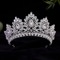 Couronne de strass en alliage pour la mariée Coiffe en diamant de style populaire pour les filles pour la décoration de cheveux de mariage et d'anniversaire d'Halloween