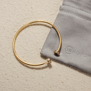 Bracciale rigido regolabile con bottone lucido dorato - Product Image 4