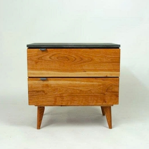 Table de chevet moderne en bois massif de noyer noir à 2 tiroirs avec plateau noir, meuble de chambre à coucher - Product Image 1