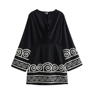 TAOP&ZA Estate 2023 Nuovo Abito <span class=keywords><strong>Corto</strong></span> da Donna <span class=keywords><strong>a</strong></span> Blocchi di Colore, Pullover Nero con Collo Tondo, <span class=keywords><strong>Maniche</strong></span> <span class=keywords><strong>Lunghe</strong></span>, Bordo Ricamato, Linea ad <span class=keywords><strong>A</strong></span> 1162241 - Product Image 2