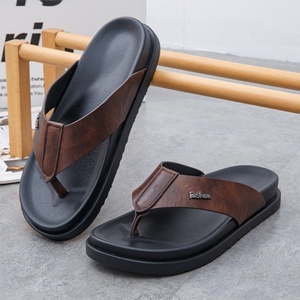 Nouvelles sandales de plage plates en cuir véritable pour hommes, populaires pour l'été, à la mode, résistantes et faciles à enfiler. - Product Image 2