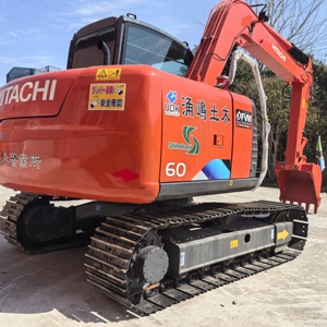 Mini-pelleuse sur chenilles Hitachi ZX70 d'occasion du Japon, 6,5 tonnes, faible nombre d'heures de travail, avec godet standard - Product Image 3