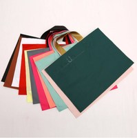 Sacs de courses à soufflet en bas en plastique LDPE recyclé avec poignée mate, impression sérigraphique de logo personnalisé, motif doré, pour chaussures et chaussettes