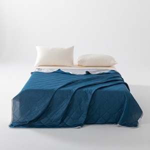 Nouvelle <span class=keywords><strong>Couette</strong></span> d'Été en Fibre Rafraîchissante Couleur Unie, <span class=keywords><strong>Couette</strong></span> Climatisation à Texture Glacée, Fibre <span class=keywords><strong>Fine</strong></span> et Refroidissante, Vente en Gros - Product Image 3