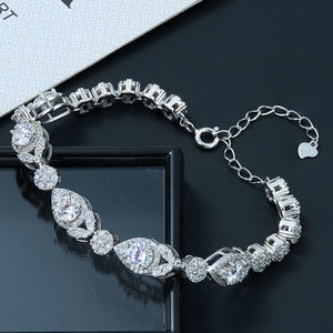 Bracelet tennis classique pour femme en argent sterling 925, serti de moissanite couleur D VVS, forme goutte, idéal pour cadeau ou soirée - Product Image 1