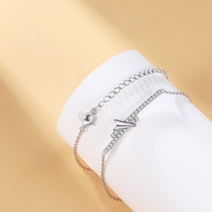 Bracelet pour femme en argent sterling 925 plaqué or rhodié avec breloque flèche et zircon serti griffe, sans nickel, sans plomb, minimaliste - Product Image 2