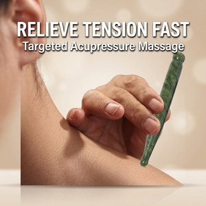 Stylo de massage en jade Xiuyan vert de haute qualité, logo et emballage personnalisés, outil Gua Sha pour spa et vente au détail - Product Image 2