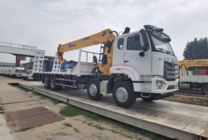 شاحنة بضائع مسطحة ساينوتراك 12x6x4 بقوة 380hp بقوة 400 حصان مركبة على 10 12 طن بأقل سعر - Product Image 2