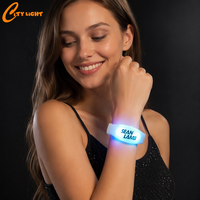 Bracelet lumineux LED personnalisé, clignotant, réactif à la musique, pour événements et fêtes
