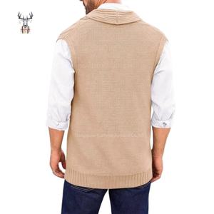 مصنع نانتنغ مخصص ، قطن سادة كابل محبوك بقصة ضيقة برقبة على شكل V بدون أكمام أزرار سترة محبوكة للرجال - Product Image 2