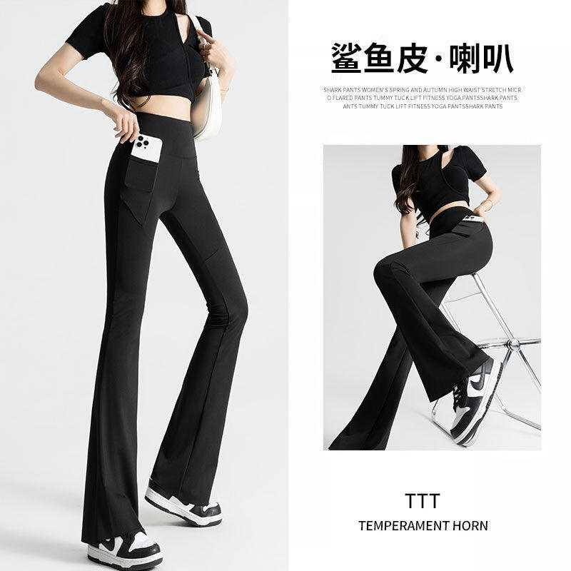 Pantalon noir à double poche à rabat / chinlon