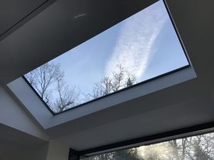 Fenêtre <span class=keywords><strong>de</strong></span> <span class=keywords><strong>toit</strong></span> à double <span class=keywords><strong>vitrage</strong></span> insonorisée et étanche personnalisée pour la maison pour la salle <span class=keywords><strong>de</strong></span> bain Style français en fer - Product Image 2