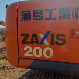 Hitachi-excavadora sobre orugas usada, Ex200LC, en excelentes condiciones de trabajo con precio asequible Hitachi-excavadora de segunda mano Zx60 - Product Image 2