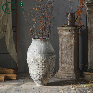 แจกันตั้งพื้นสไตล์วาบิซาบิ รูปทรงแอมโฟรา ทำจากแมกนีเซียมออกไซด์ พื้นผิวแบบดิสเทรส สำหรับจัดดอกไม้ ตกแต่งบ้าน - Product Image 4